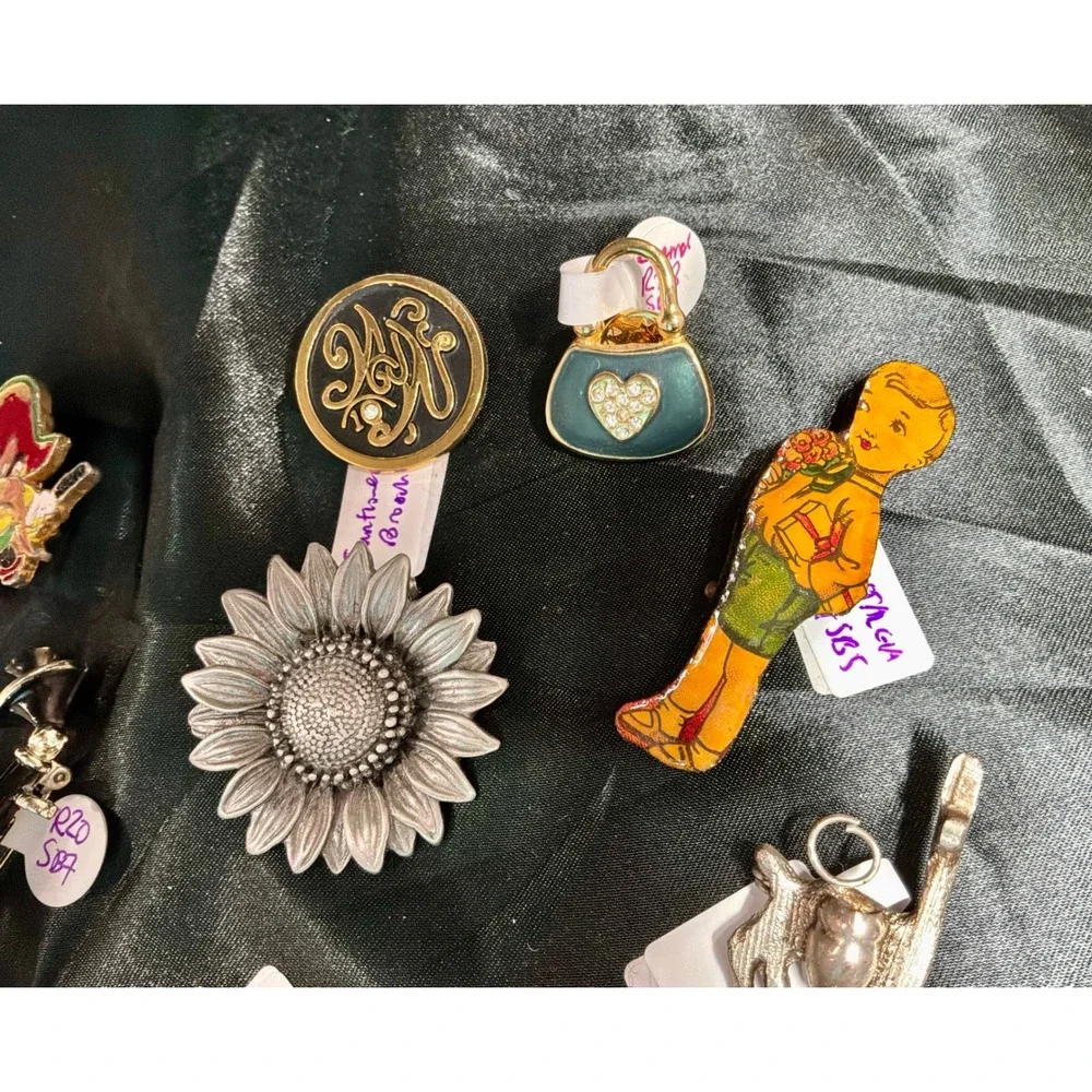 Vintage Estate Brooch Pin Lot of 8 Warner Bros Yosemite Sam Rhinestone Reseller